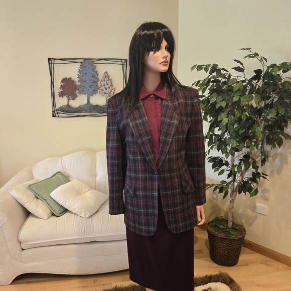 David N Woman's Suit, Jacket/Blazer, Skirt, Size 8 - Picture 4 of 13